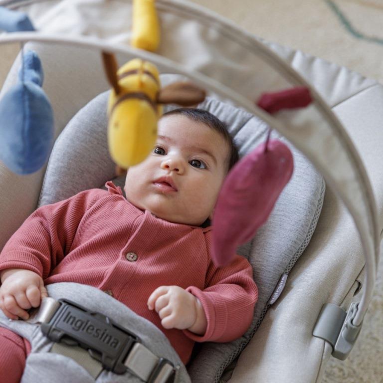 Inglesina Inglesina hudební lehátko LOUNGE PEPPER" "Barva:šedé|Nosnost:9 kg|Požadované vlastnosti:Nastavitelné|Určení:pro kluky i holky|