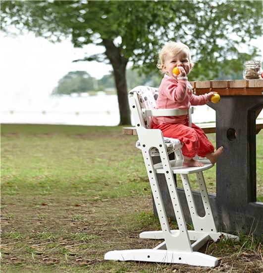 Baby Dan Dřevěná rostoucí jídelní židlička BabyDan DanChair White" "Barva:bílé|Druh produktu:židličky|Materiál:dřevěné|Požadované vlastnosti:Nastavitelná výška|