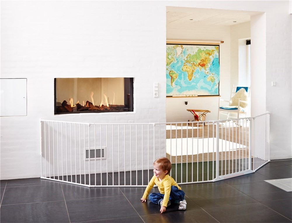 Baby Dan Prostorová zábrana Flex XXL bílá 90-350 cm" "Barva:bílé|Druh zábrany:zábrana prostorová|Materiál:kov|Určení zábrany:bytové|