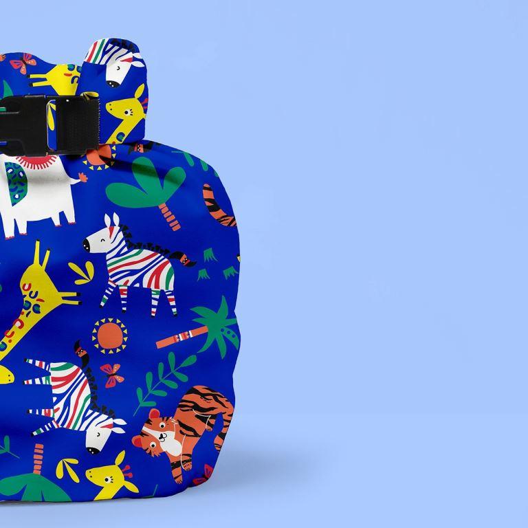 Bambino Mio Taška na plenky Safari Celebration Blue" "Barva:modré|Druh:tašky|Objem:1,5|Vzor:Safari Celebration Blue|