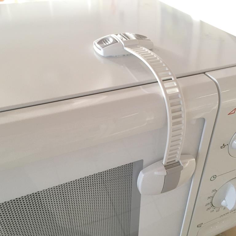 Baby Dan BabyDan univerzální bezpečnost.uzávěr Multi Purpose Lock, BIO" "Barva:bílé|Druh zábrany:bezpečnostní prvky|Eko:ano|Materiál:plast|Určení zábrany:bytové|