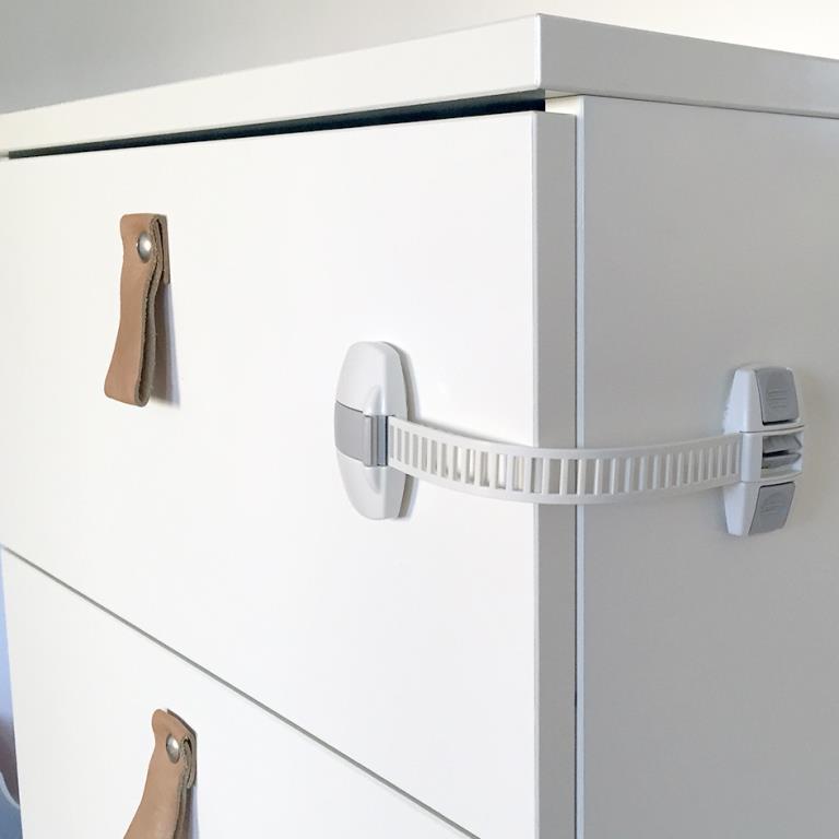 Baby Dan BabyDan univerzální bezpečnost.uzávěr Multi Purpose Lock, BIO" "Barva:bílé|Druh zábrany:bezpečnostní prvky|Eko:ano|Materiál:plast|Určení zábrany:bytové|