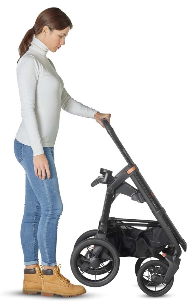 Inglesina Inglesina podvozek Aptica XT Black" "Barva:šedé|Počet kol:čtyřkolové|Požadované vlastnosti:odpružení, Zatáčecí kola, Lze připevnit autosedačku|