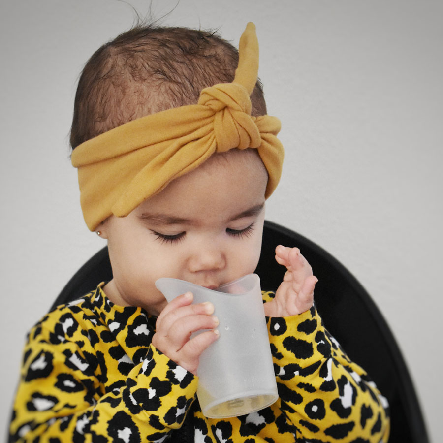 Difrax Trénovací hrneček Difrax transparentní" "Barva:transparentní|Materiál:plastové|Objem:méně než 207 ml|Určení:pro kluky a holky|Věk od:0,3 let|Značka:Difrax|