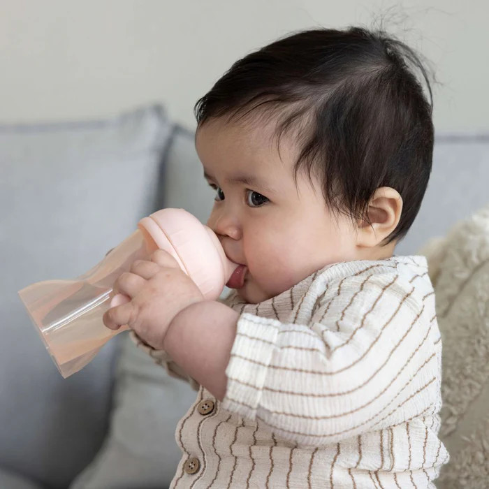Difrax Učící dětský hrneček s pítkem Difrax růžový" "Barva:růžové|Objem:250 ml|Požadované vlastnosti:s oušky|
