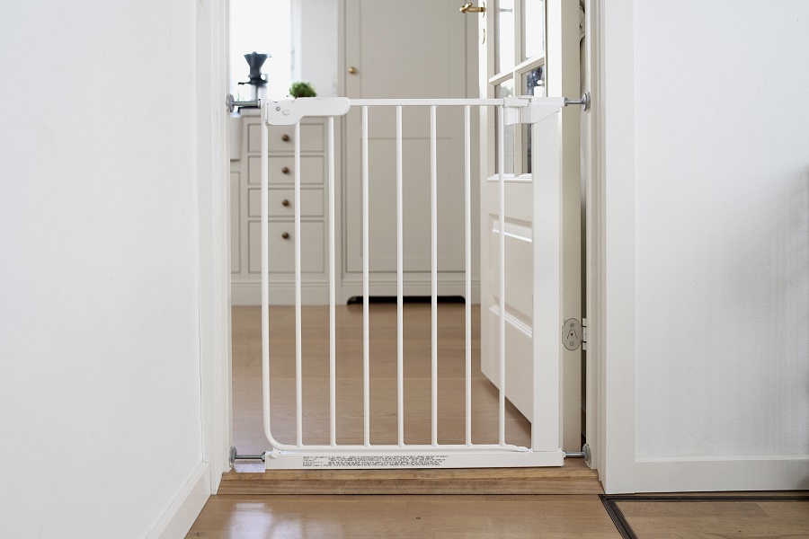 Baby Dan Babydan zábrana SlimFit  kov bílá 60,5-66,5 cm" "Barva:bílé|Druh zábrany:zábrana na schody|Materiál:kovové|Určení zábrany:bytové|