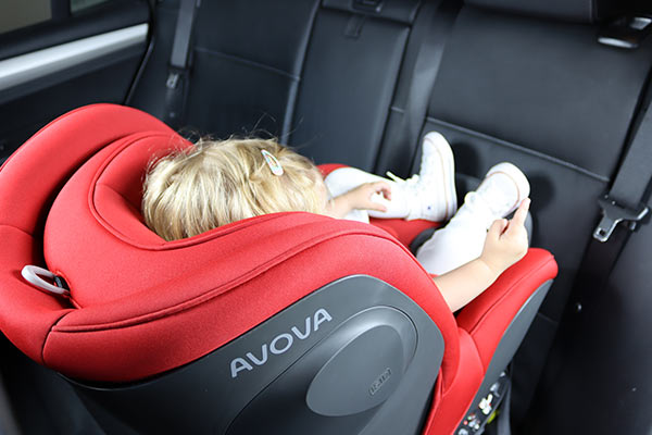 AVOVA AVOVA Sperber-fix 2024 Atlantic Blue 40–105 cm" "Barva:modré|Odpovídá normě:ECE R129 i-Size|Orientace:Otočná|Poloha na ležení:v autě|Požadované vlastnosti:ochrana proti bočnímu nárazu|Váhová kategorie:0 - 18 kg|