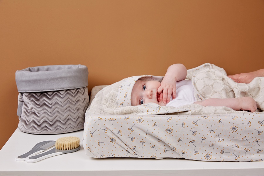 Bebe-Jou Přebalovaci podložka Bébé-Jou XXL Fabulous Wish Grey 77x74" "Barva:Krémová|Motiv/Serie:Wish Grey|Požadované vlastnosti:Omyvatelná|Typ:podložky|Zařazení:Přebalovací podložka|