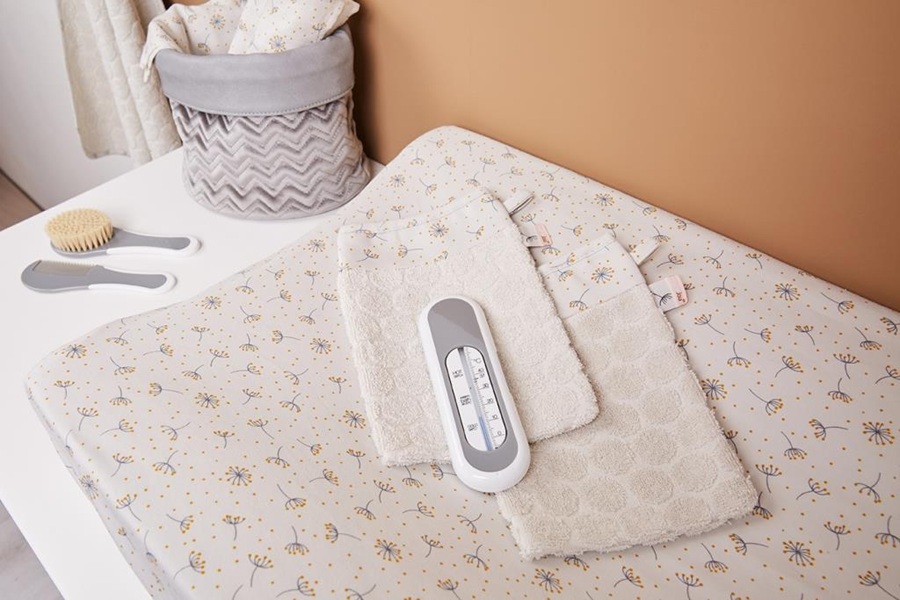 Bebe-Jou Přebalovaci podložka Bébé-Jou XXL Fabulous Wish Grey 77x74" "Barva:Krémová|Motiv/Serie:Wish Grey|Požadované vlastnosti:Omyvatelná|Typ:podložky|Zařazení:Přebalovací podložka|