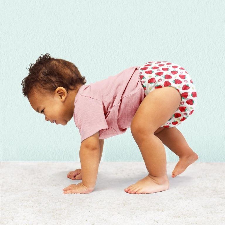 Bambino Mio Bambino Mio Miosoft plenkové kalhotky Strawberry Cream 9-15kg" "Barva:Bílé/červené|Druh:látkové|Hmotnost dítěte:9 - 15 kg|Materiál:PUL|Typ:svrchní kalhotky|Vzor:Strawberry Cream|Zapínání:na suchý zip|