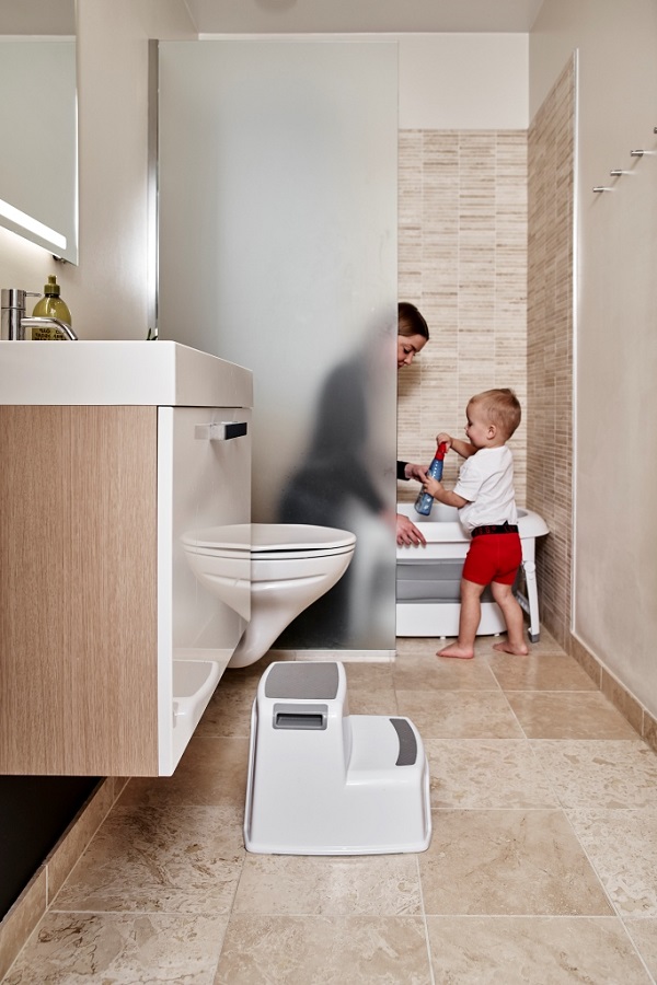 Baby Dan Baby Dan protiskluzové stupátko schůdky" "Barva:šedé|Druh:stupátko|Kategorie:Stoličky|Materiál:plast|Maximální nosnost:50 kg|