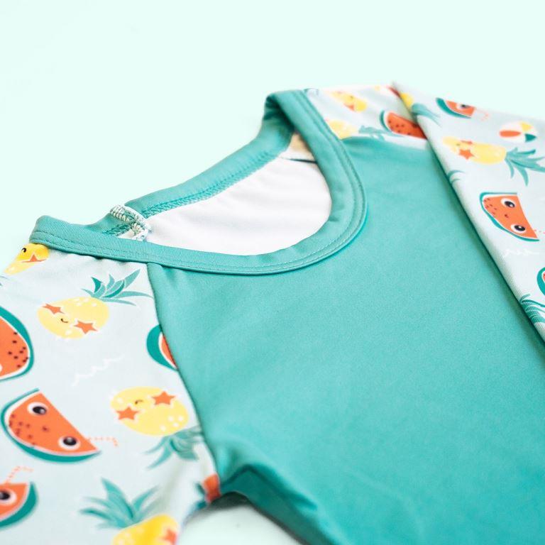 Bambino Mio Dětské tričko do vody s rukávem, UV 40+, Tropical, vel. XL" "Barva:tyrkysové|velikost kojeneckých plavek:XL - od dvou let (12-15 kg)|Vzor:Tropical|