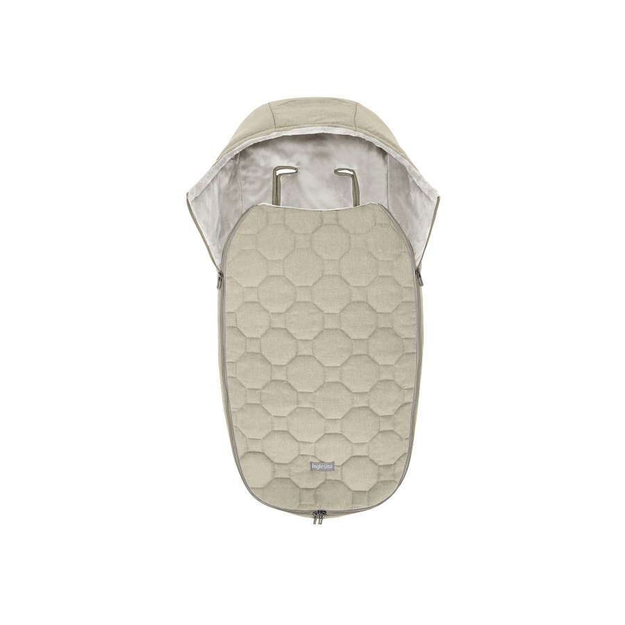 Inglesina Inglesina Fusak Winter Muff Vulcan Black pro kombinovaný/sportovní kočárek" "Barva:černé|Délka:100|Druh:zimní|Prošívaný:ano|Typ zapínání:pojízdné zipy|Umístění fusaku:do kočárku|