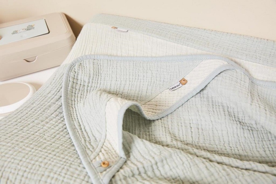 Bebe-Jou Mušelínový ručník s kapucí Pure Cotton Green" "Barva:zelené|Materiál:100% bavlna|Požadované vlastnosti:Kapuce|Vzor:Pure Cotton Green|Značka:Bébé-jou|