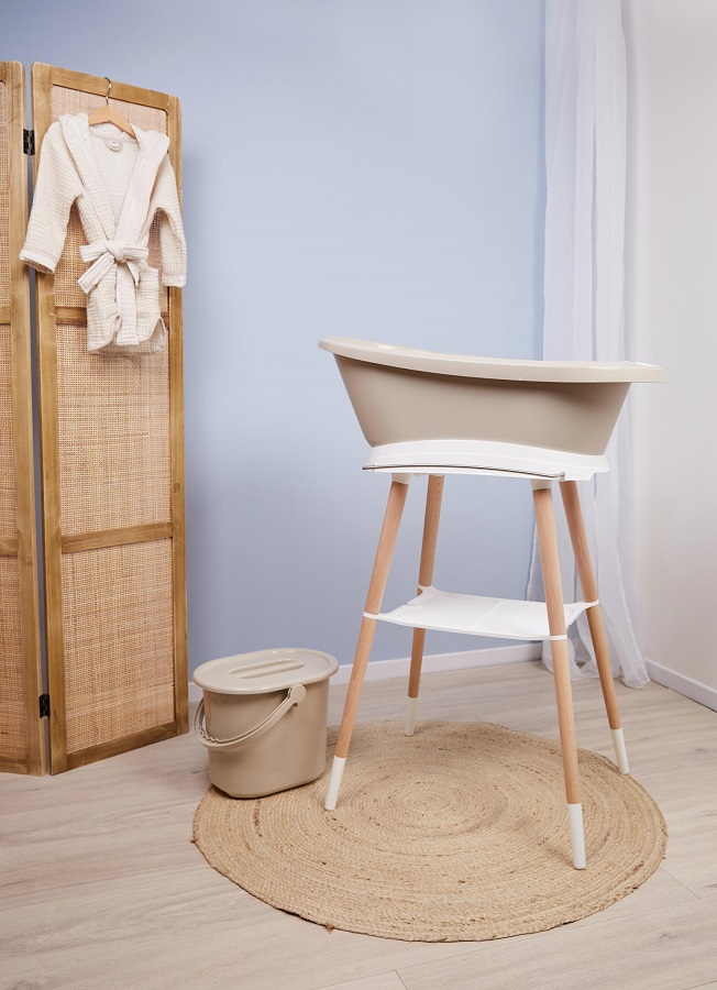 Bebe-Jou Sada vaničky Sense Taupe a stojanu Sense White" "Barva:béžové|Druh:koupací sada|Vzor:Taupe|