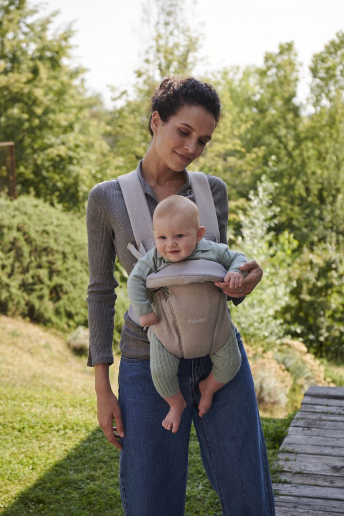 Inglesina Nosítko Inglesina Front Light Grey" "Barva:šedé|Druh:nosítka|Nosnost:9 kg|Výrobce:Inglesina|