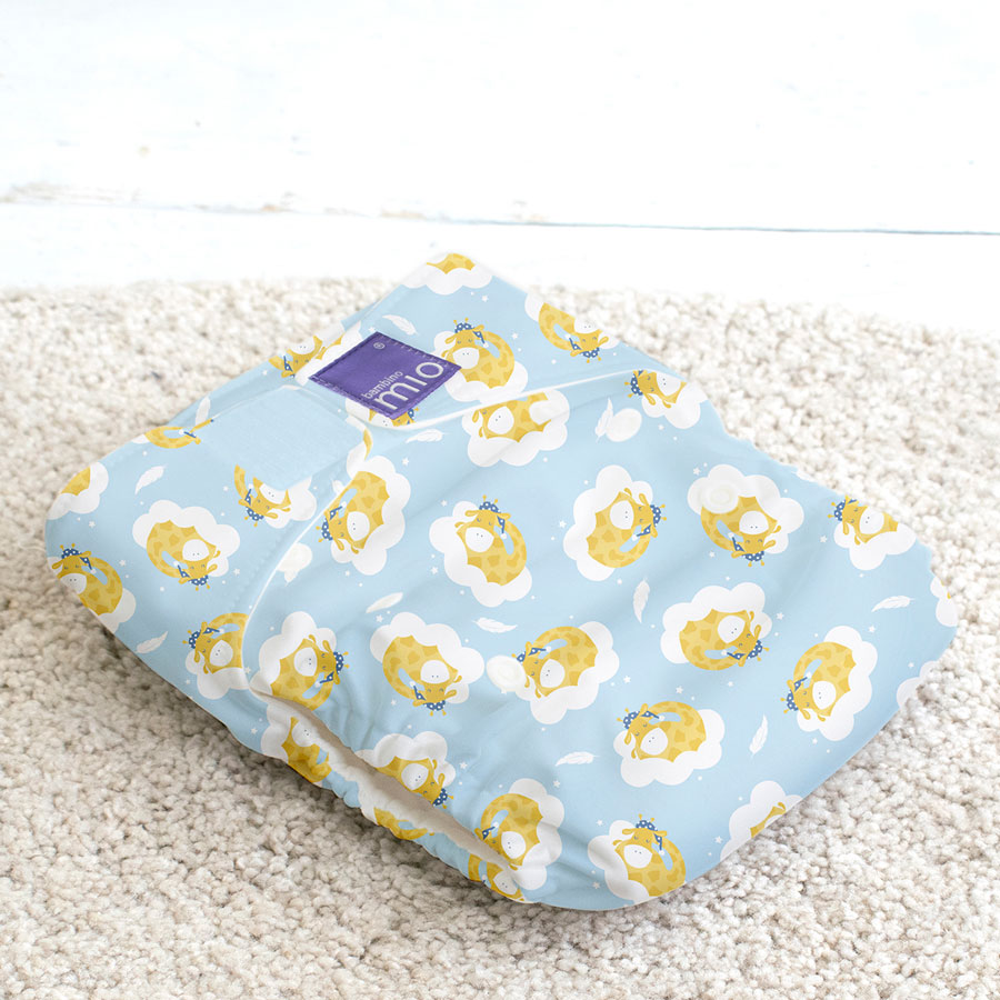 Bambino Mio Bambino Mio Miosolo látková plenka all in one Dreamy Giraffe" "Druh:látkové|Hmotnost dítěte:3 - 15 kg|Kolekce:Dreamland|Počet kusů:1 ks|Typ:vše v jednom|Vzor:Dreamy Giraffe|Zapínání:na suchý zip|