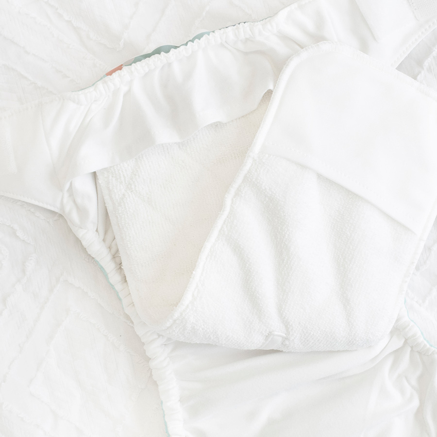 Bambino Mio Bambino Mio Miosolo látková plenka all in one Dreamy Giraffe" "Druh:látkové|Hmotnost dítěte:3 - 15 kg|Kolekce:Dreamland|Počet kusů:1 ks|Typ:vše v jednom|Vzor:Dreamy Giraffe|Zapínání:na suchý zip|