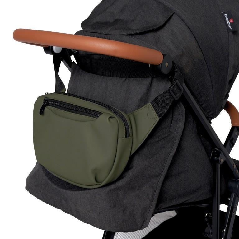 Baby Dan On-the-go Bag Army Green, přebalovací crossbody taška" "Barva:zelené|Druh:tašky|Požadované vlastnosti:Lze připevnit ke kočárku|