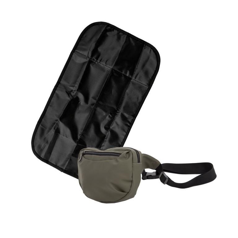 Baby Dan On-the-go Bag Army Green, přebalovací crossbody taška" "Barva:zelené|Druh:tašky|Požadované vlastnosti:Lze připevnit ke kočárku|