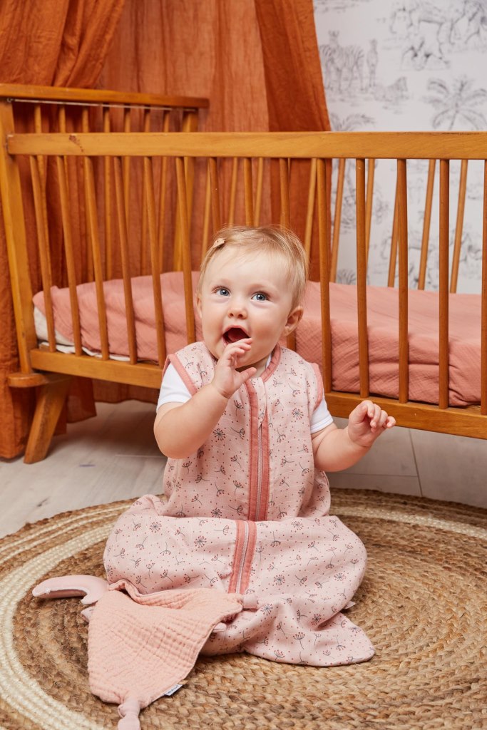 Bebe-Jou Spací vak Bébé-Jou Fabulous Pure Cotton Pink 110 cm" "Barva:růžové|Délka zavinovačky:110 cm|Druh:spací pytel|Hřejivost:0,7 tog|Materiál:100% bavlna|Motiv:Pure Cotton Pink|Požadované vlastnosti:letní|Určení:pro holky|Vzor:Pure Cotton Pink|Zapínání