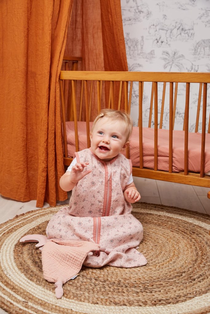 Bebe-Jou Spací vak Bébé-Jou Fabulous Pure Cotton Pink 90 cm" "Barva:růžové|Délka zavinovačky:90 cm|Druh:spací pytel|Hřejivost:0,7 tog|Materiál:100% bavlna|Motiv:Pure Cotton Pink|Požadované vlastnosti:letní|Určení:pro holky|Vzor:Pure Cotton Pink|Zapínání:z