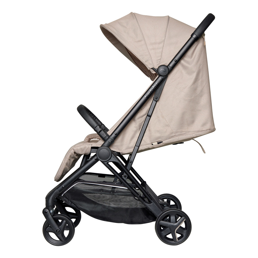 Koelstra Koelstra kompaktní sportovní kočárek Re-Act 2026 Stylish Taupe" "Barva:béžové|Nosnost:22 kg|Požadované vlastnosti:S odpružením|Průměr předních kol:140 mm|Průměr zadních kol:160 mm|Typ:Sportovní|