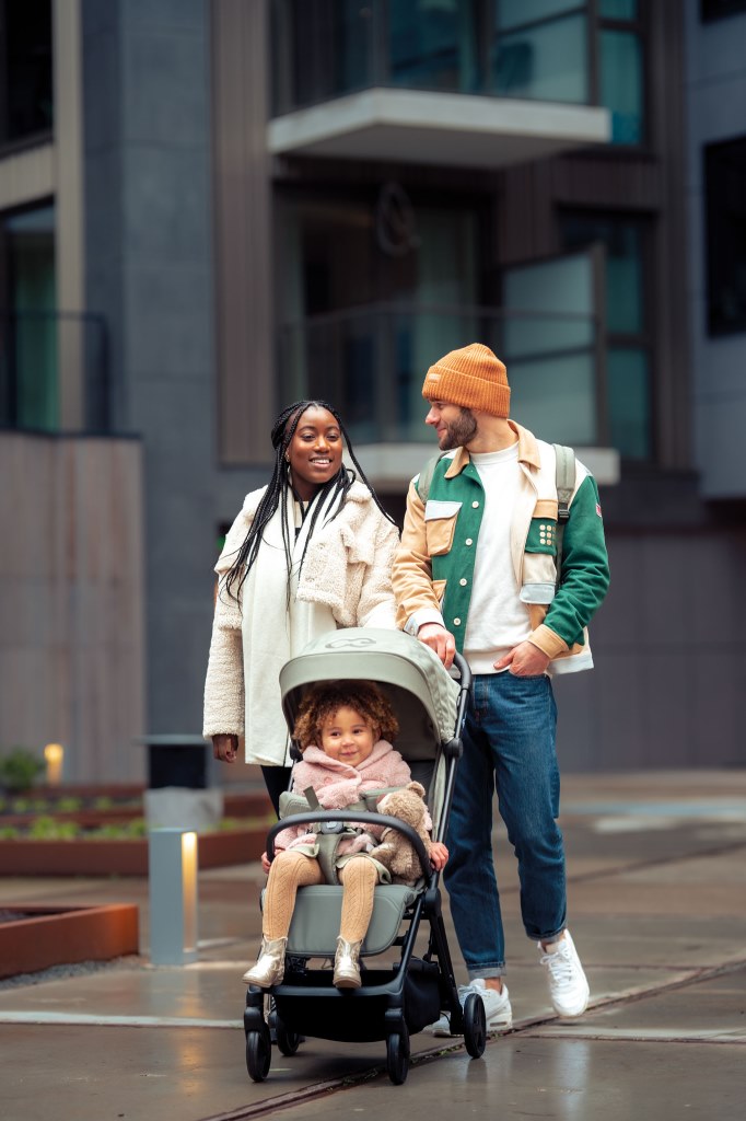 Koelstra Koelstra kompaktní sportovní kočárek Re-Act 2026 Green" "Barva:zelené|Nosnost:22 kg|Požadované vlastnosti:S odpružením|Průměr předních kol:140 mm|Průměr zadních kol:160 mm|Typ:Sportovní|