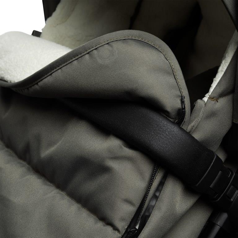 Koelstra Koelstra fusak pro Next Black" "Barva:černé|Délka:90|Druh:zimní|Materiál:polyester|Prošívaný:ano|Typ zapínání:pojízdné zipy|Umístění fusaku:do kočárku|