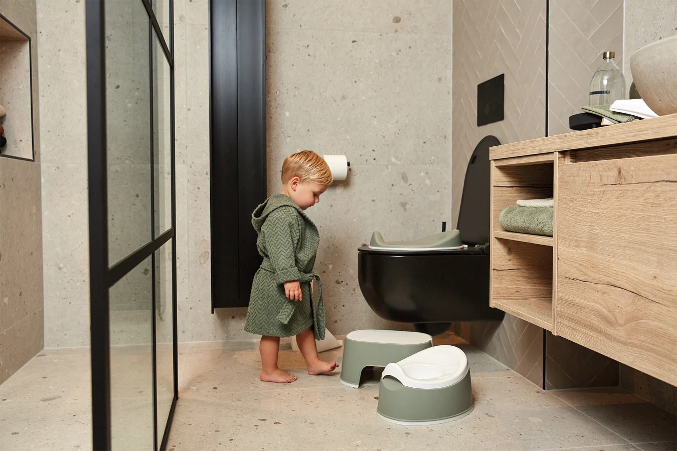 Bebe-Jou Stupátko ovál Bébé-Jou Grow Breeze Green" "Barva:zelené|Druh:stupátko|Kategorie:Stoličky|Materiál:plast|Maximální nosnost:60 kg|Výška sedáku:15,5 cm|