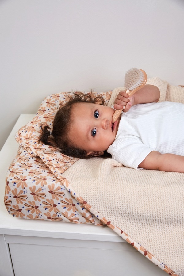 LUMA Dětská froté osuška s kapucí LUMA - Flowerfever Nude" "Barva:modré|Požadované vlastnosti:Dětské|Velikost ručníku:Osušky|Vzor:Flowerfever Nude|