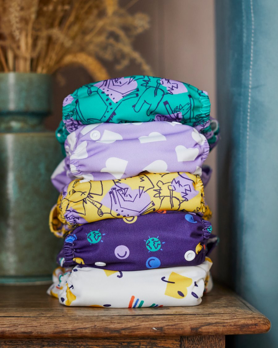 Bambino Mio Revoluční opakovaně použitelná plenka Bounce" "Barva:Tmavě modrá|Druh:multifunkční|Materiál:bambusové, polyesterové|Požadované vlastnosti:Jednovelikostní|Typ:vše v jednom|Výrobce:Bambino Mio|Zapínání:na suchý zip|Značka:Bambinomio|