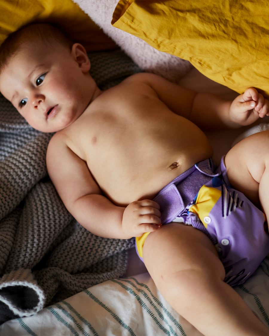 Bambino Mio Revoluční opakovaně použitelná plenka Chomp" "Barva:žlutá|Druh:multifunkční|Hmotnost dítěte:0 - 15|Materiál:bambusové, polyesterové|Požadované vlastnosti:Jednovelikostní|Typ:vše v jednom|Výrobce:Bambino Mio|Zapínání:na suchý zip|Značka:Bambino