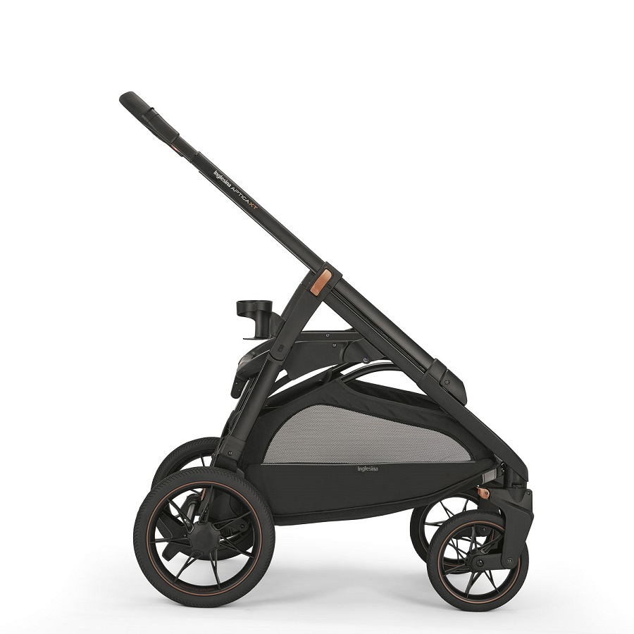 Inglesina Inglesina podvozek APTICA XT Black" "Barva:černé|Počet kol:čtyřkolové|Požadované vlastnosti:odpružení, Zatáčecí kola, Lze připevnit autosedačku|