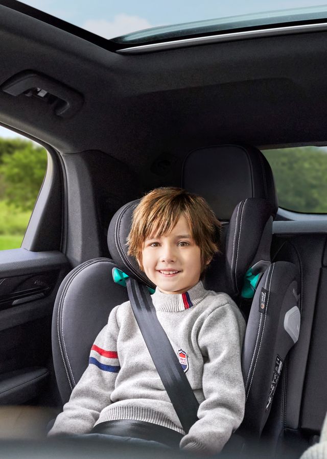 AVOVA AVOVA Sora-Fix 2026 Sky Grey, 100-150 cm" "Barva:šedé|ISOFIX:ANO|Nastavitelná výška opěrky hlavy:ano|Odpovídá normě:ECE R129 i-Size|Orientace:po směru jízdy|Polohování:ano|Snímatelný a prací potah:ano|Věková kategorie:3-12|Výškově nastavitelné chrán