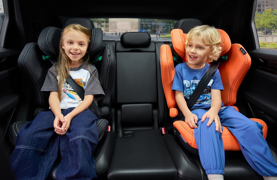 Recaro Recaro Axion1 I-Size 2025 100-150cm Fresh Black" "Barva:černé|Orientace:po směru jízdy|Požadované vlastnosti:ochrana proti bočnímu nárazu|Váhová kategorie:15-36 kg|Zabezpečení dítěte:bezpečnostní pás automobilu|