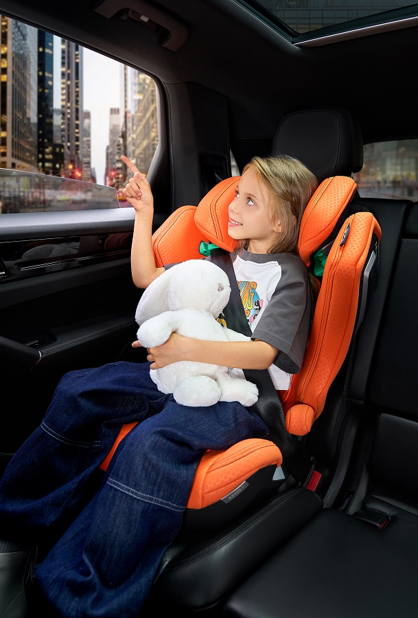 Recaro Recaro Axion1 I-Size 2026 100-150cm Wow Pink" "Barva:růžové|Orientace:po směru jízdy|Požadované vlastnosti:ochrana proti bočnímu nárazu|Váhová kategorie:15-36 kg|Zabezpečení dítěte:bezpečnostní pás automobilu|