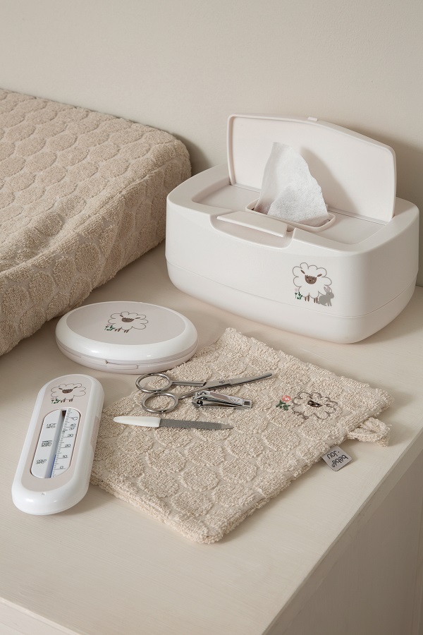 Bebe-Jou Box na ubrousky Bébé-Jou Tiny Sheep" "Barva:krémové|Druh:pouzdra na ubrousky|Použití:pro kojence|Výrobce:Bébé-jou|Vzor:Tiny Sheep|