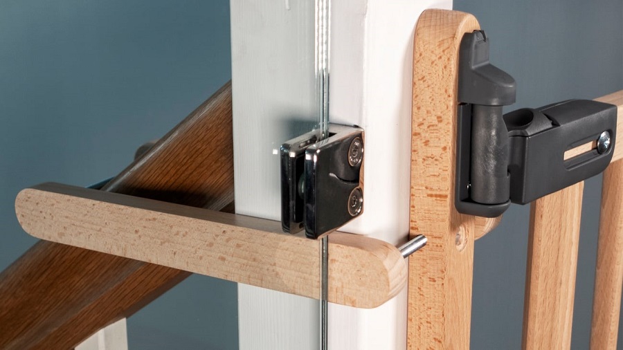 Baby Dan Vysoká zábrana BabyDan Adjust Pro Stair Gate Baluster Edition wood, 74,5-114 cm, v.81cm" "Barva:béžové|Druh zábrany:zábrana na schody|Materiál:dřevěné|Výrobce:BabyDan|