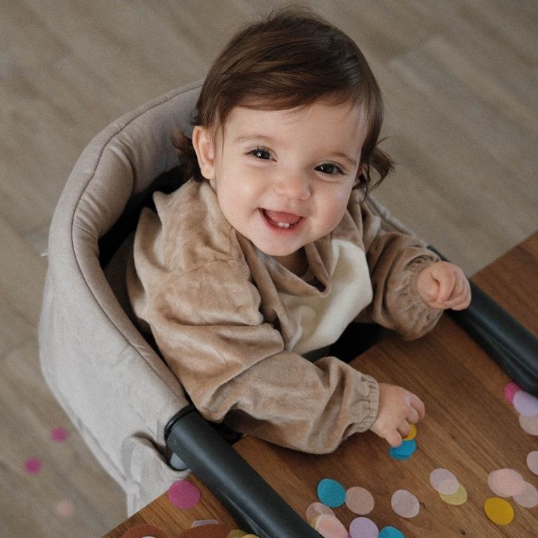 Inglesina Dětská skládací židlička Inglesina Fast Desert Beige" "Barva:béžové|Druh produktu:židličky|Nosnost:15 kg|Popruhy:ano|