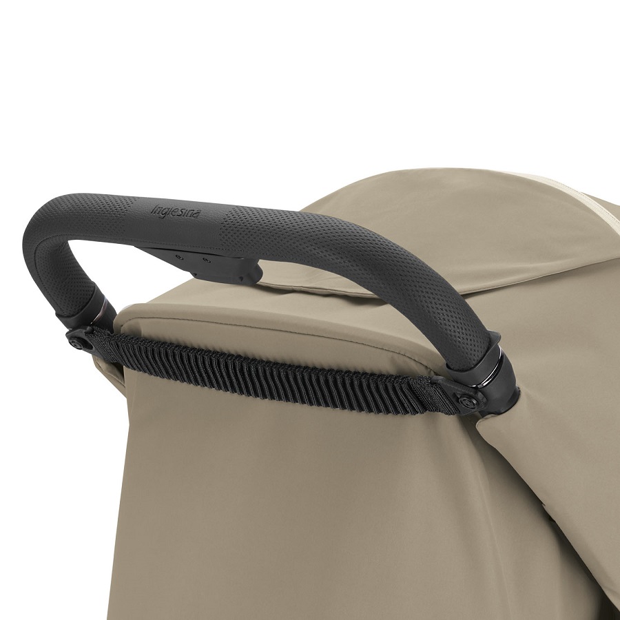 Inglesina Inglesina sportovní kočárek Quid3 2025 Lunar Beige" "Barva:béžové|Hmotnost:2 – 9,1 kg|Nosnost:22 – 23 kg|Odpružení:ano|Počet kol:čtyřkolové|Požadované vlastnosti:S odpružením|Průměr předních kol:15|Průměr zadních kol:17|Typ:Sportovní|Výrobce:Ing