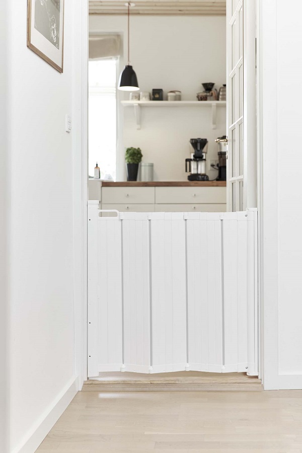 Baby Dan Upevňovací lišta ze strany zámku pro bezpečnostní zábranu BabyDan Guard Me/Alma" "Barva:bílé|Materiál:plastové|