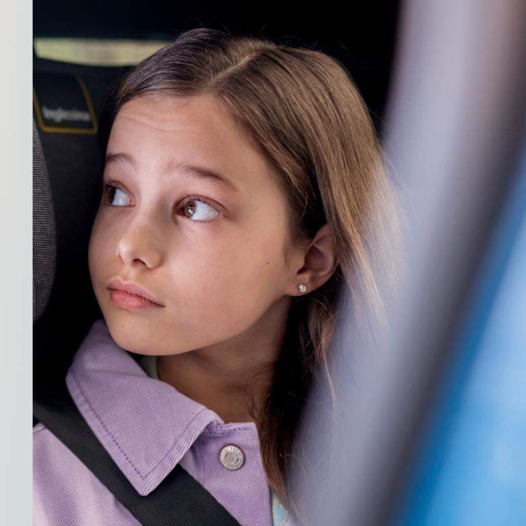 Inglesina Inglesina Cartesio I-Size 2026 Moon Grey" "Barva:světle šedé|ISOFIX:ANO|Nastavitelná výška opěrky hlavy:ano|Odpovídá normě:ECE R129 i-Size|Orientace:po směru jízdy|Polohování:ano|Snímatelný a prací potah:ano|Věková kategorie:3-12|Výškově nastavi