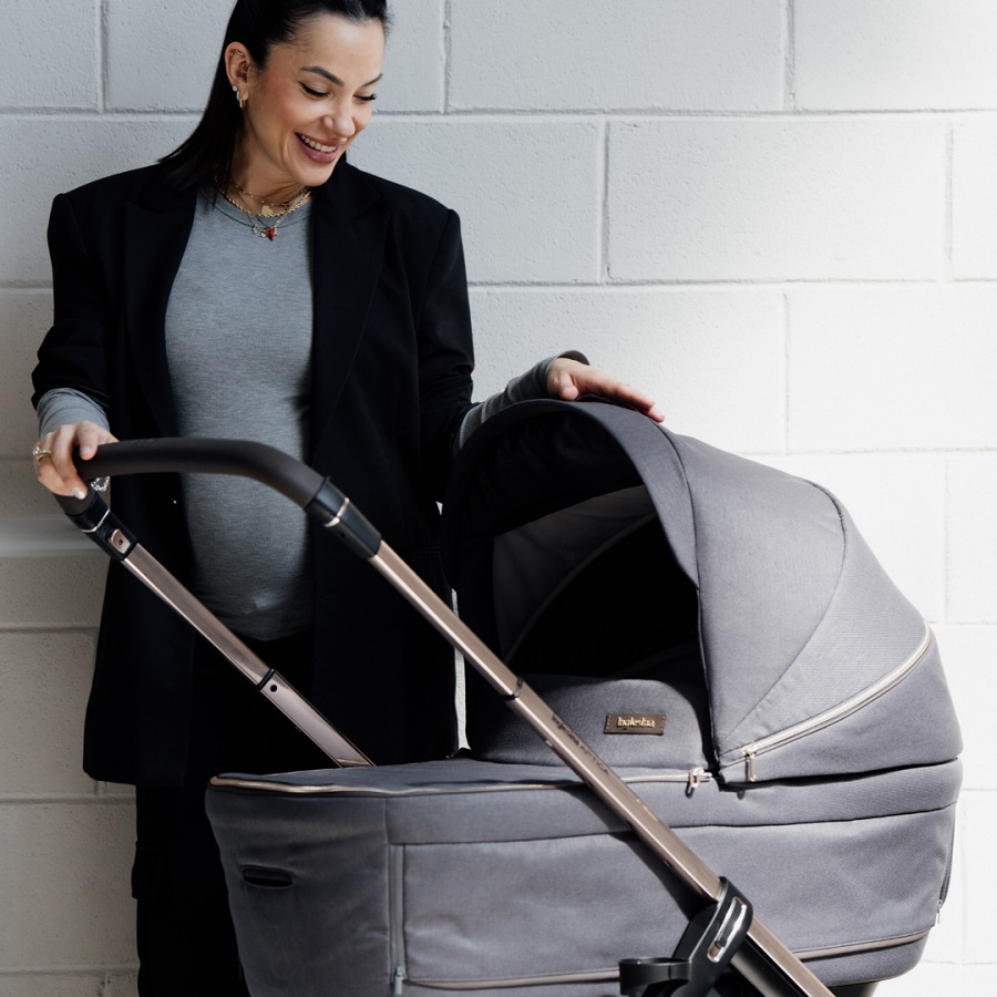 Inglesina Kočárek Inglesina Aptica Duo 2v1 2025 Velvet Grey" "Barva:šedé|Materiál:melange|Počet kol:čtyřkolové|Požadované vlastnosti:odpružení, Zatáčecí kola, Lze připevnit autosedačku|Typ:kombinované|