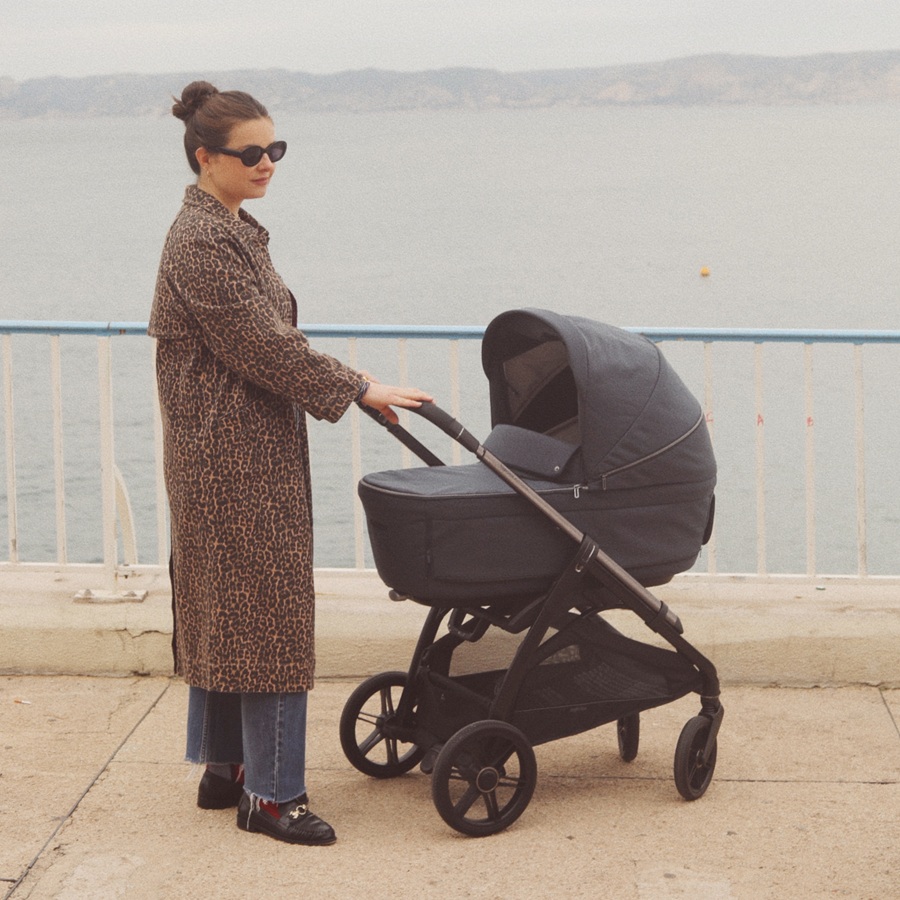 Inglesina Kočárek Inglesina Aptica Darwin 4v1 2025 Resort Blue" "Barva:modré|Materiál:melange|Počet kol:čtyřkolové|Požadované vlastnosti:odpružení, Zatáčecí kola, Lze připevnit autosedačku|Typ:kombinované|