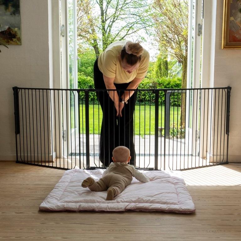 Baby Dan Univerzální prostorová zábrana BabyDan Carl X Wide, černá" "Barva:černé|Druh zábrany:prostorové zábrany|Materiál:kovové|Výrobce:BabyDan|