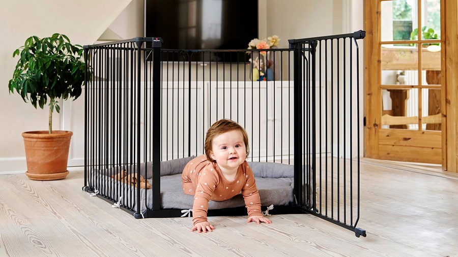 Baby Dan Univerzální ohrádka BabyDan Carl Pentagon Playpen, černá" "Hmotnost:17 kg|Materiál:plast|Požadované vlastnosti:Skládací|Rozměr:100 × 100 cm|Výrobce:Baby-Dan|Výška:70,5 cm|