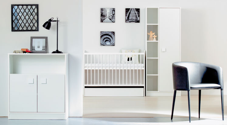 Faktum Komoda Faktum Eco Line" "Barva:Bílá|Hloubka:39 cm|Hmotnost:38 kg|Materiál:MDF|Šířka:81 cm|Typ:s dvířky|Výška:91 cm|