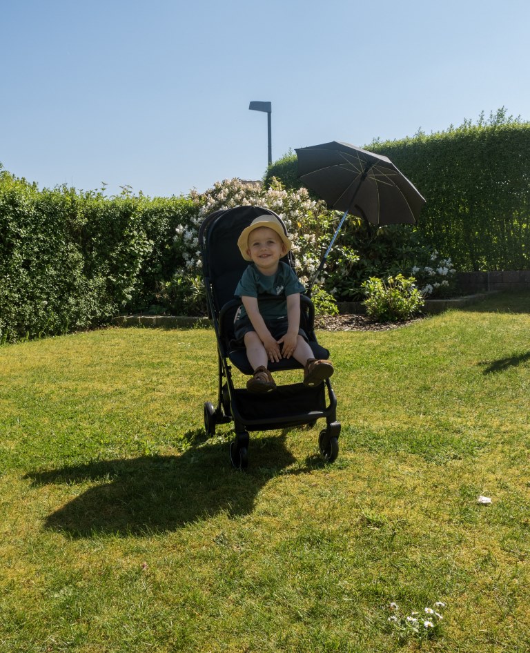 Baby Dan BabyDan univerzální slunečník ke kočárku, UV50" "Barva:černé|Druh:slunečníky|