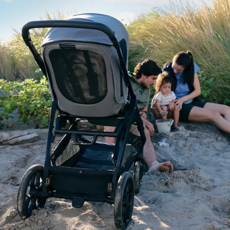 Inglesina Inglesina Sportovní kočárek Inglesina Aptica XT 2025 Tundra Beige" "Barva:béžové|Požadované vlastnosti:odpružení, Zatáčecí kola, Lze připevnit autosedačku|Typ:Sportovní|Typ kol:gelová|